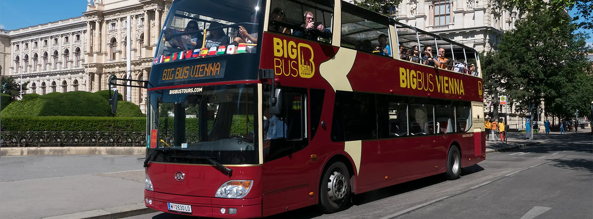 Big Bus Vienna - červený dvoupatrový autobus