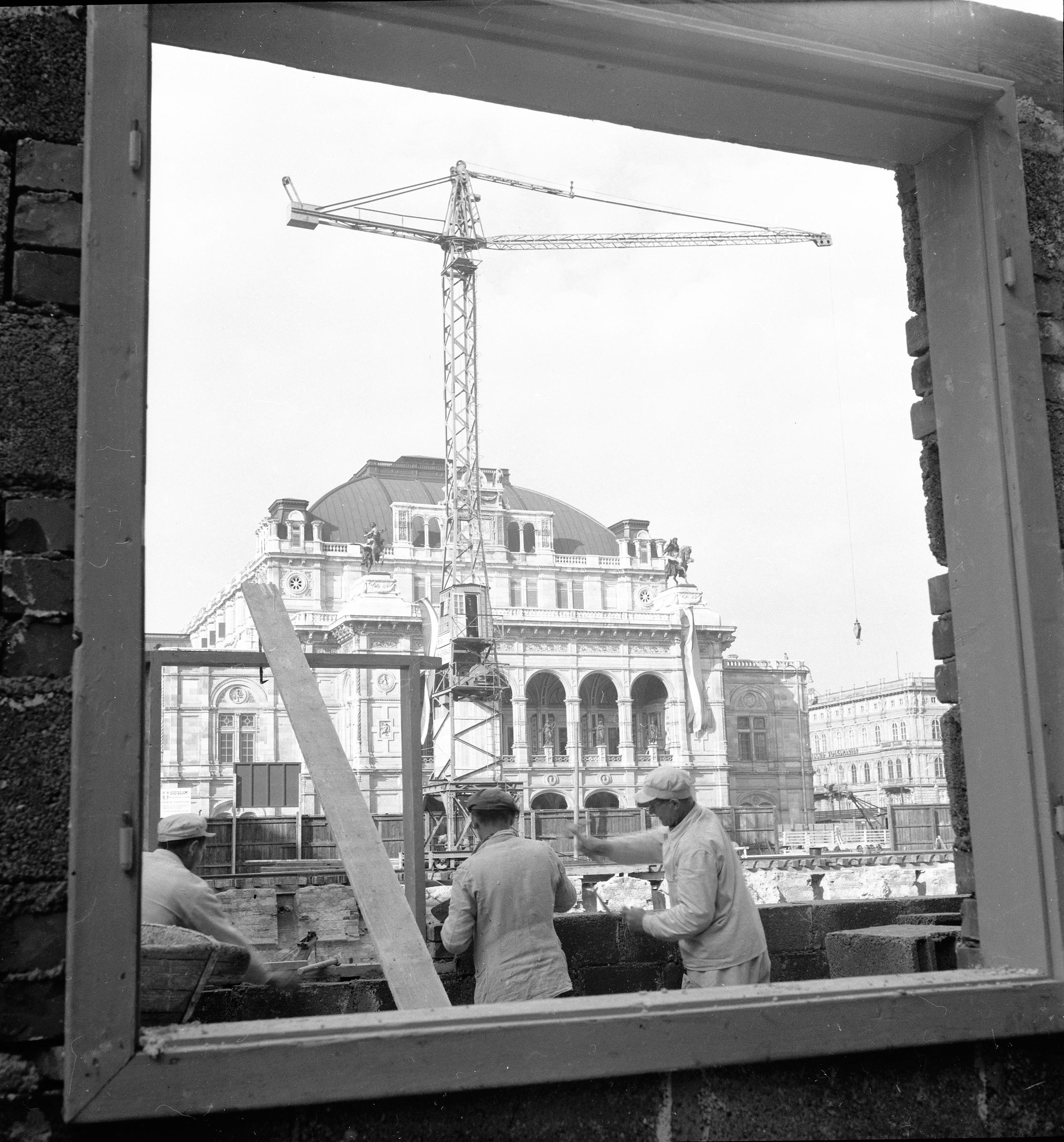 Photo of the Vienna State Opera construction site in 1955