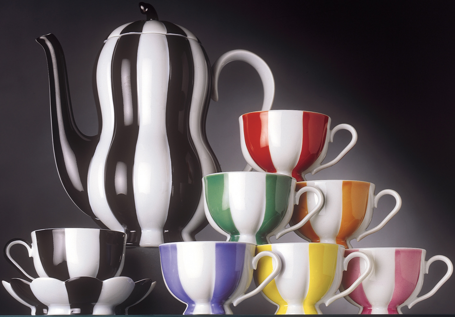 ヨーゼフ・ホフマンのデザインによるアウガルテン磁器のコーヒー・セット