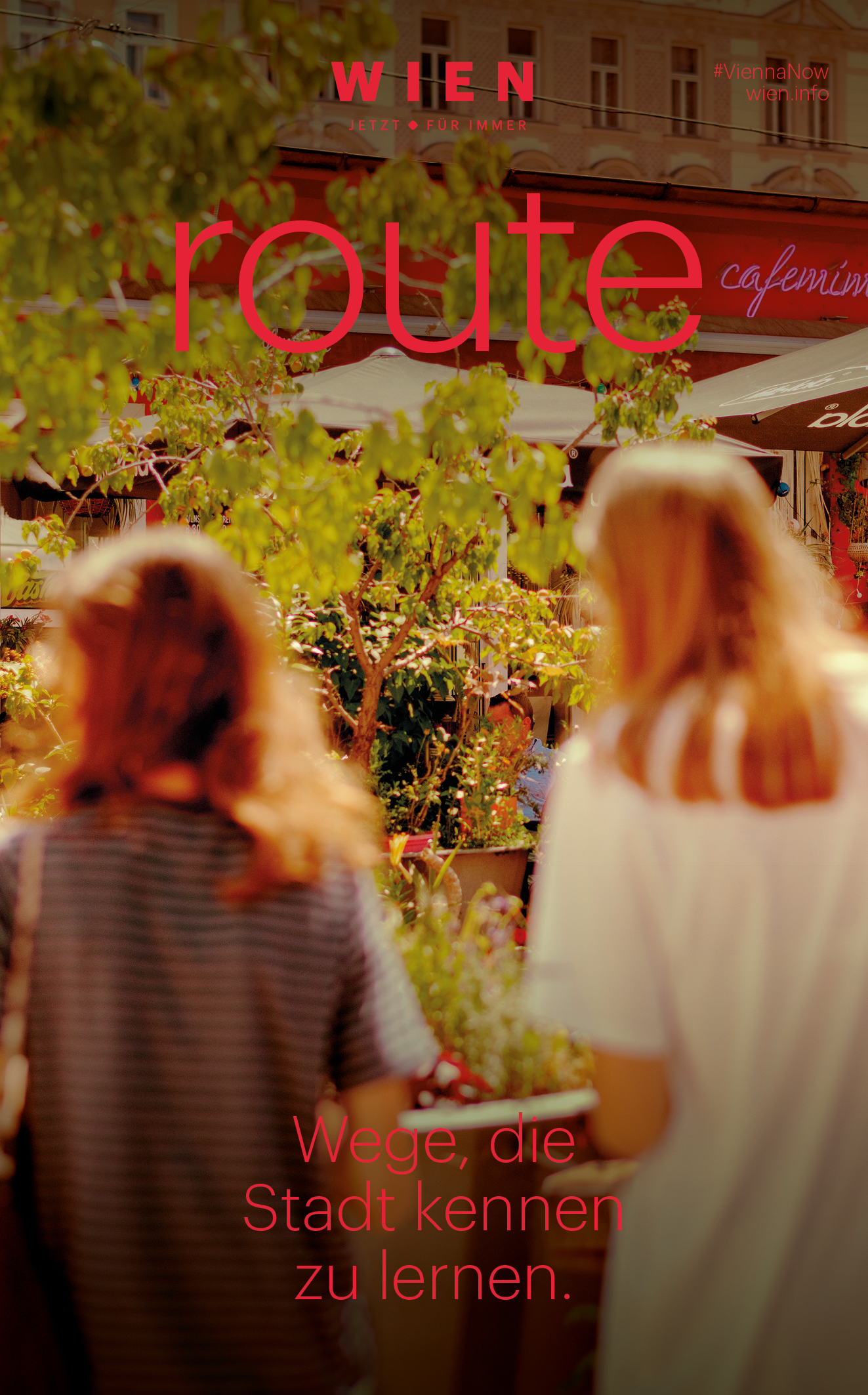 Cover der Broschüre route, das eine junge Dame mit Regenschirm zeigt. 