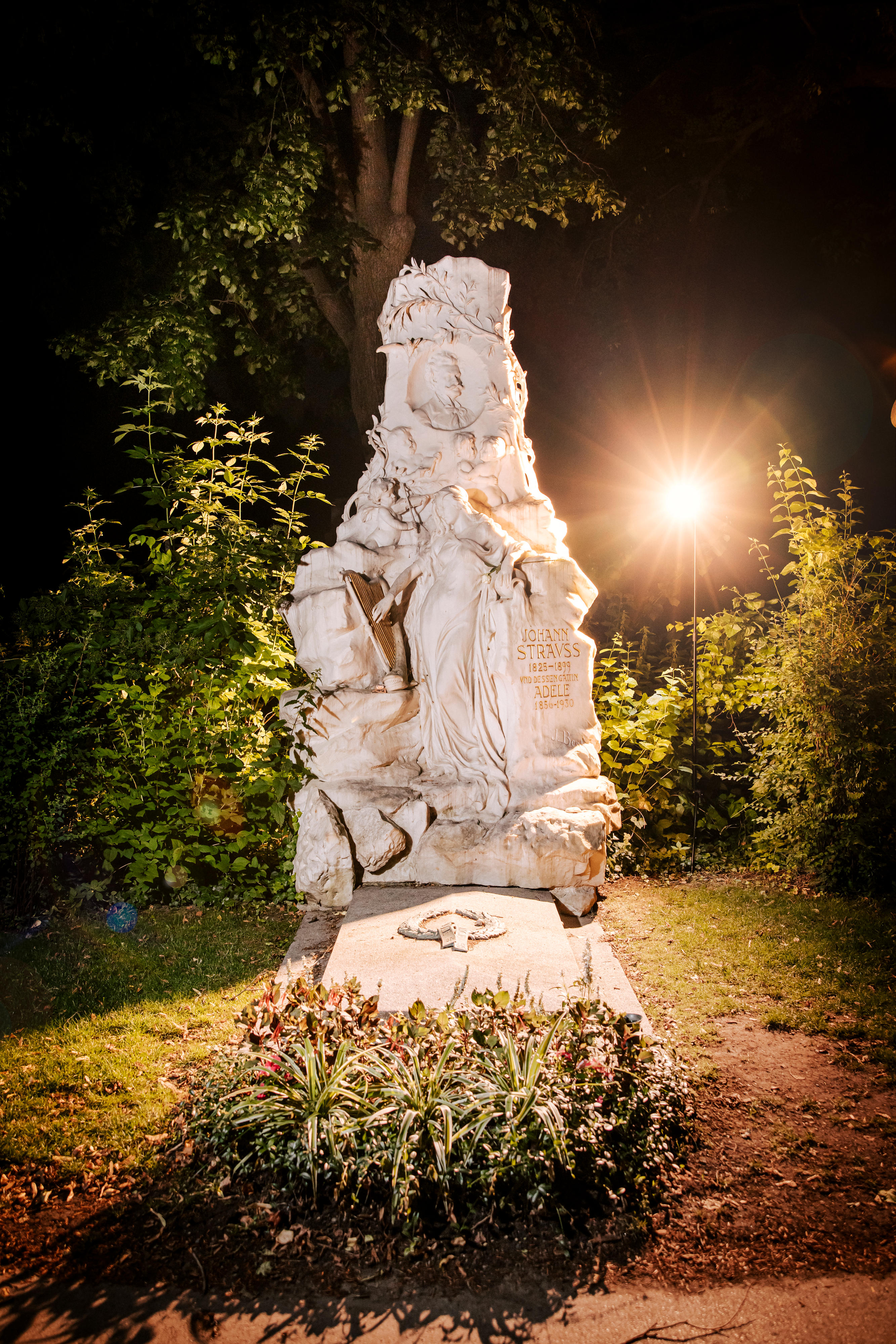 Johann Strauss sírja a bécsi központi temetőben