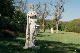 Pötzleinsdorfer Schlosspark, die vier Statuen "Das singende Quartett"