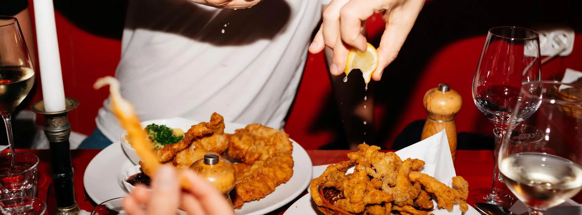 Шницель и жареные вешенки