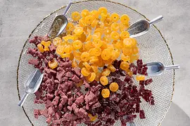 Fruit gums made from yellow and red beets