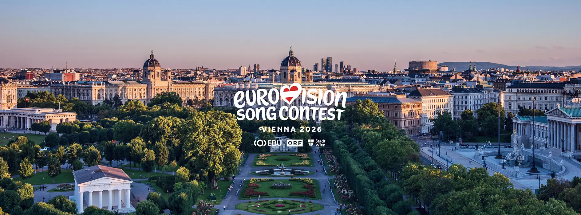 Blick über den Volksgarten mit Schriftzug "Eurovision Song Contest" und Logos von EBU, ORF und Stadt Wien