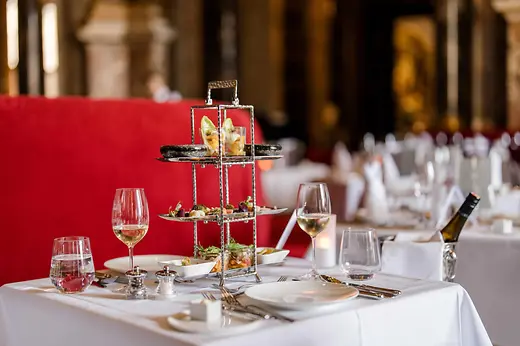 Dîner festif dans la salle de la coupole du Musée d'histoire de l'art