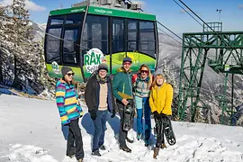 People snowshoeing on the Rax