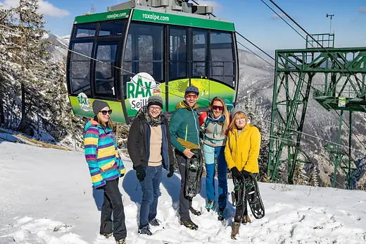 People snowshoeing on the Rax