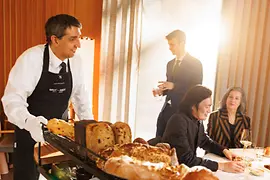 Brotwagen im Restaurant Steirereck