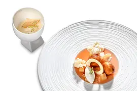 Interpretazione moderna dello strudel di mele dello chef stellato Juan Amador