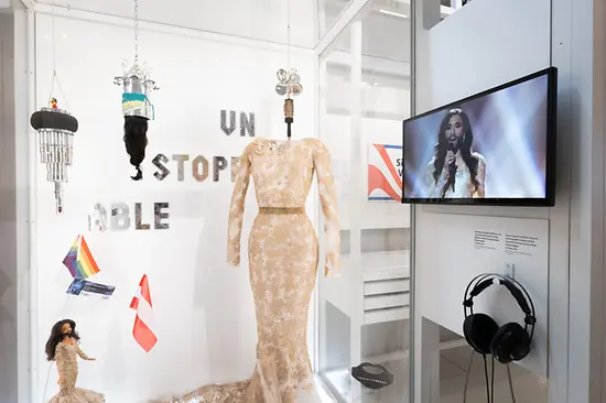 Ausstellung mit Objekten zum ESC von Conchita Wurst im Haus der Geschichte