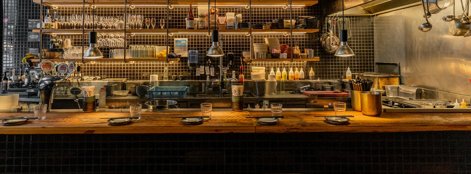 Kikko Bā, Interior View of the Bar