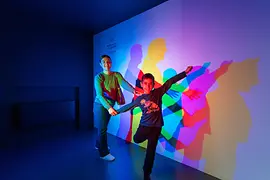 Color Room mit Kindern im Museum der Illusionen