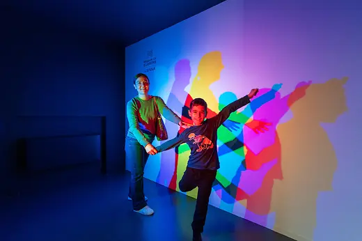 Color Room con i bambini al Museo delle Illusioni