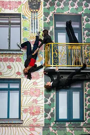 Illusion zeigt das Majolikahaus im Museum der Illusionen