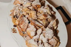Teller mit Kaiserschmarrn