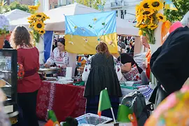Eurovision Markt Contest 2026: Wiener Naschmarkt, Marktstand mit verschiedenen europäischen Produkten
