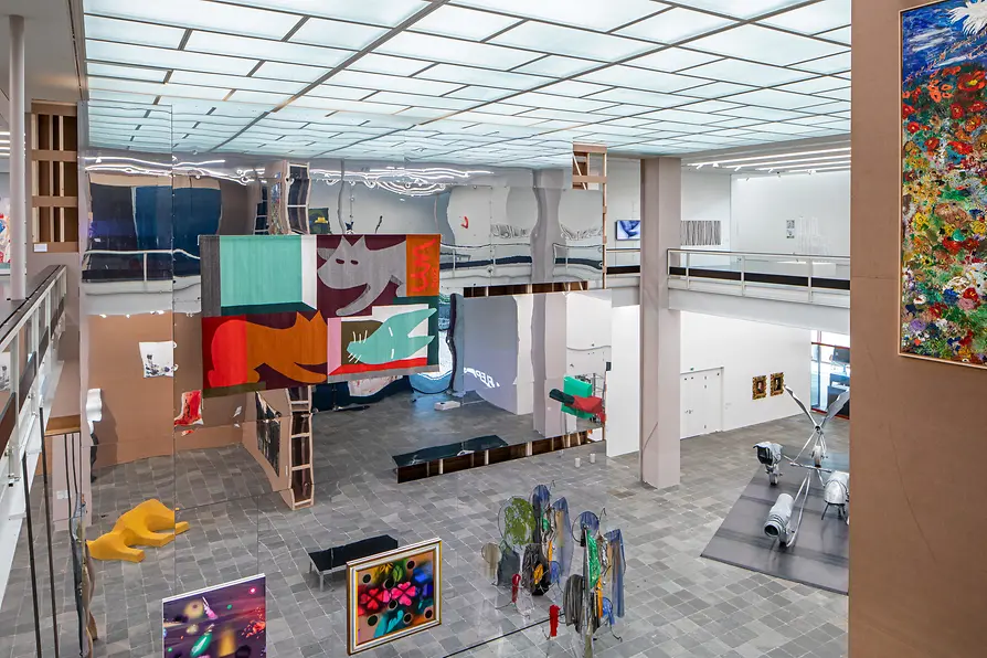 Ausstellungsansicht mit Kunstobjekten im Belvedere 21