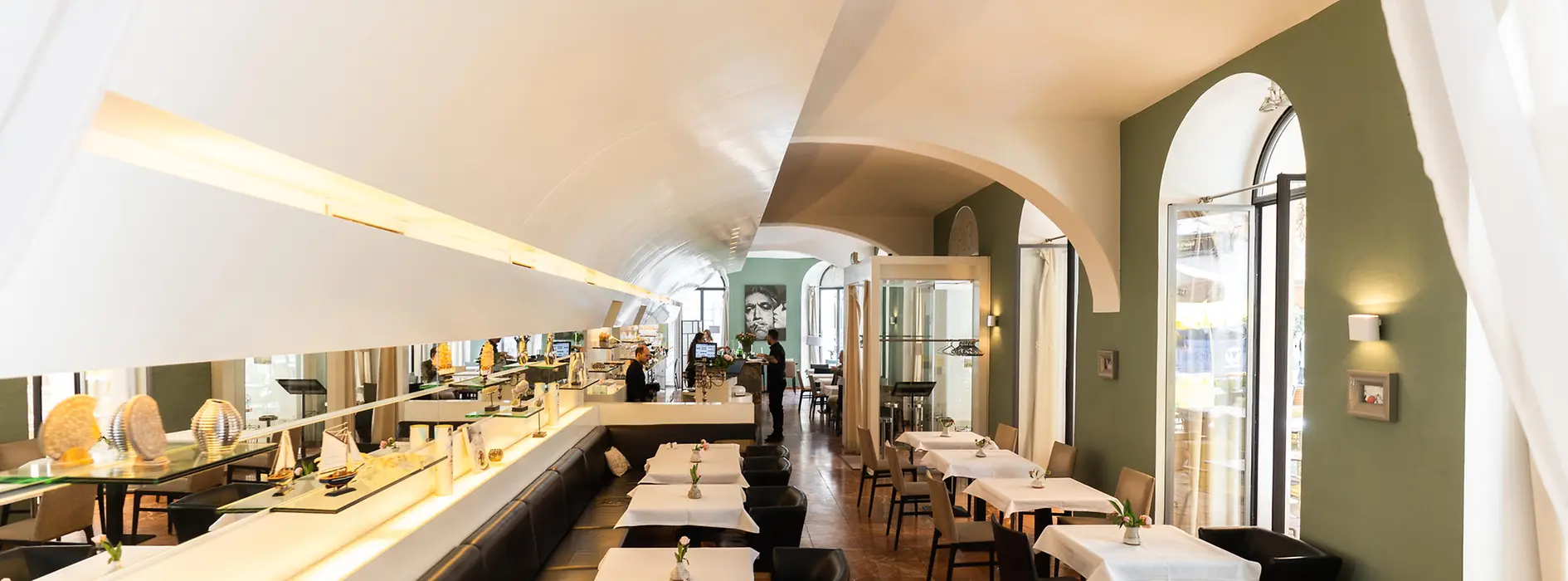 Restaurace Ella's, pohled do interiéru