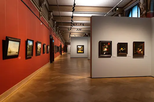 Ausstellungsansicht mit Gemälden in der Akademie der bildenden Künste