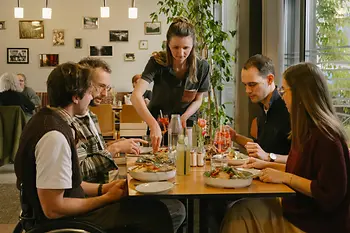 Restaurantbesuch mit Rollstuhl