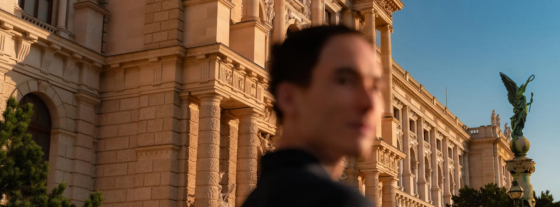 Woman in front of the Kunsthistorisches Museum