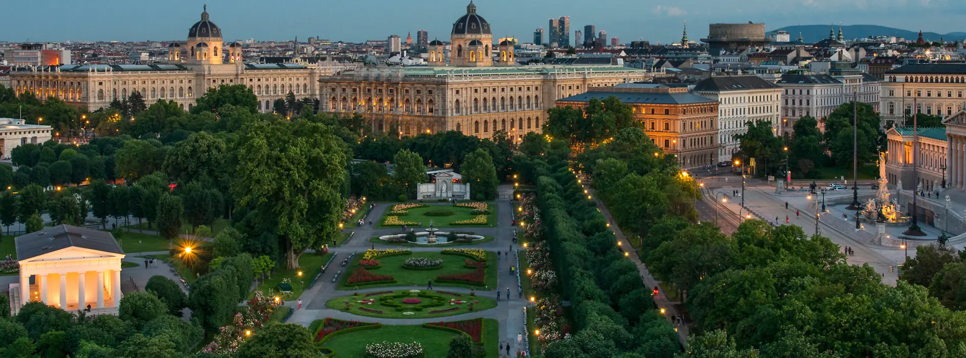 The Ringstrasse in the twilight, view of Parliament
