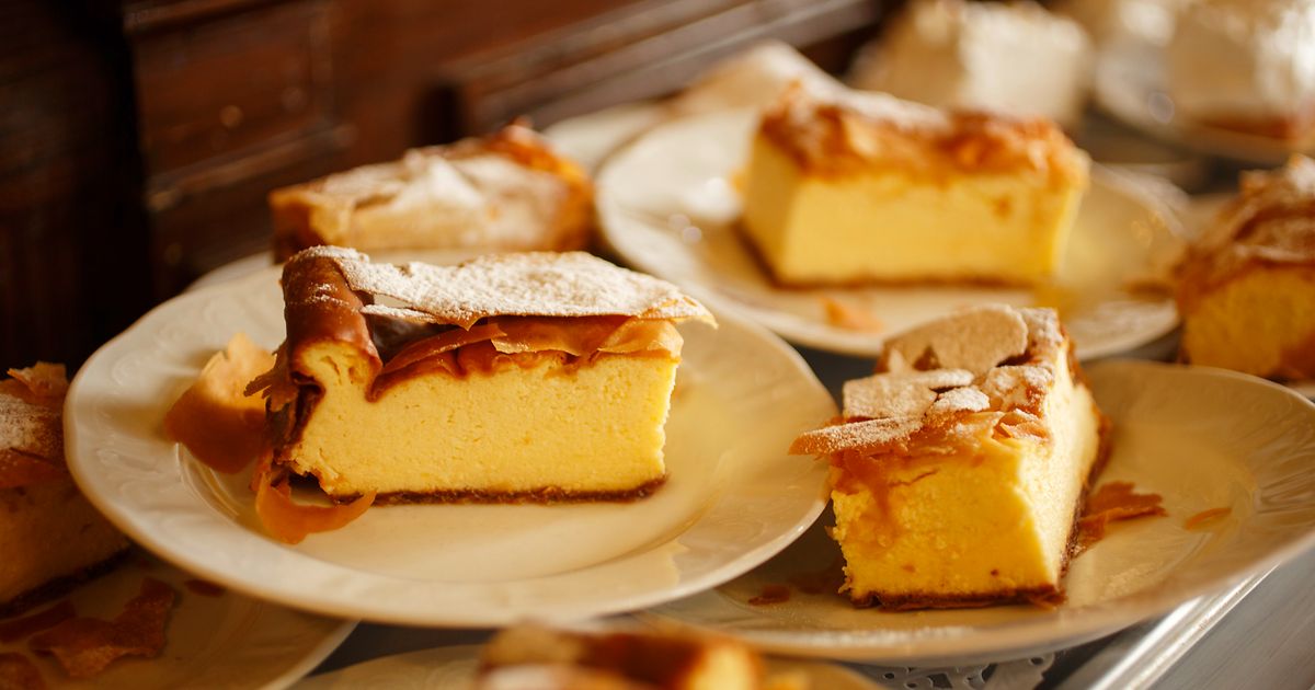 Topfenstrudel (Cream cheese strudel) - vienna.info