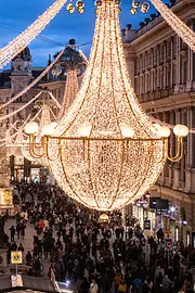Iluminare festivală de Crăciun la Wiener Graben 