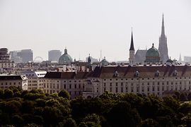 Blick auf die Wiener Innenstadt mit Stephansdom Hintergrund