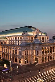 Wiener Staatsoper, abends, Aussenansicht