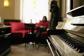 Zongora a Café Museumban