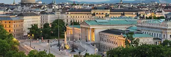 Vista sulla Ringstrasse di Vienna con il Parlamento e Palazzo Epstein