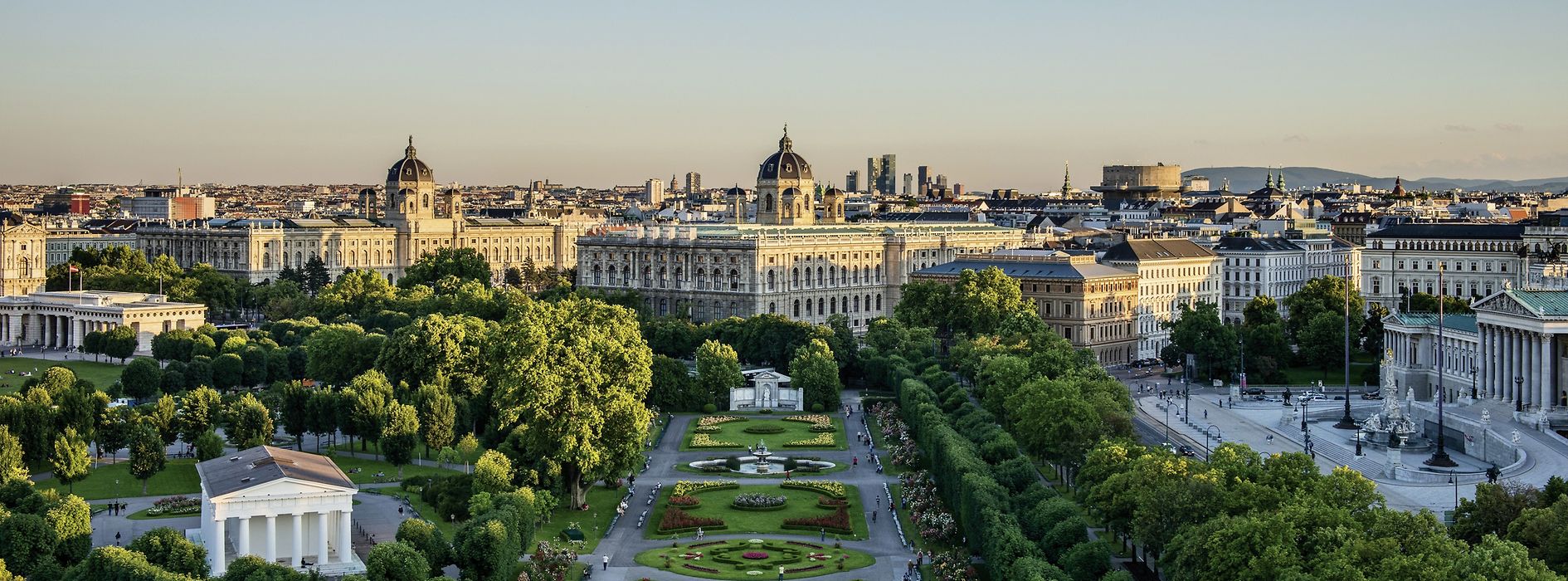 View of Volksgarten, museums und parliament