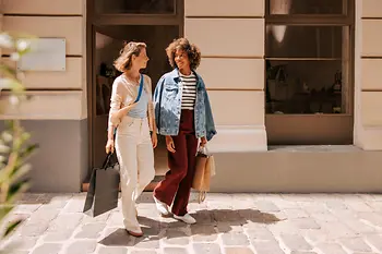 Shopping în pas cu moda