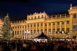 Wien, Kultur- und Weihnachtsmarkt vor dem Schloss Schönbrunn