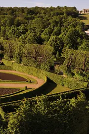 Parco della Reggia di Schönbrunn con veduta della Gloriette