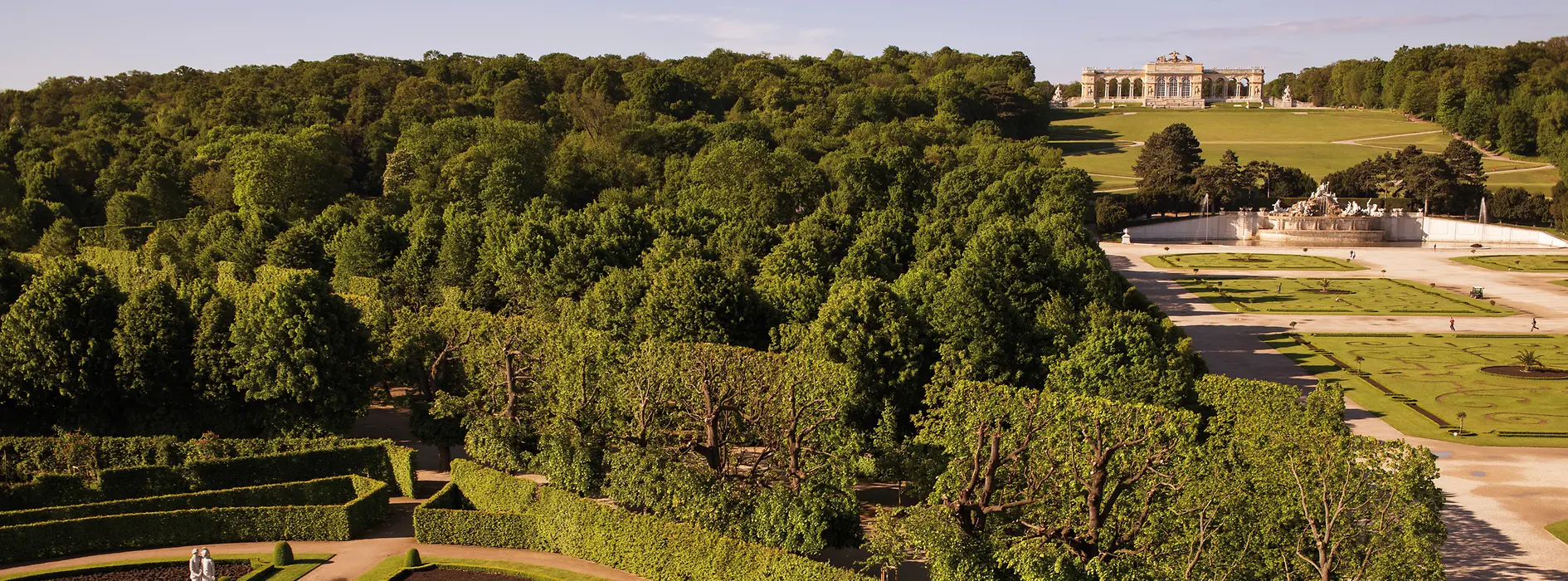 Le parc du château de Schönbrunn avec vue sur la Gloriette 