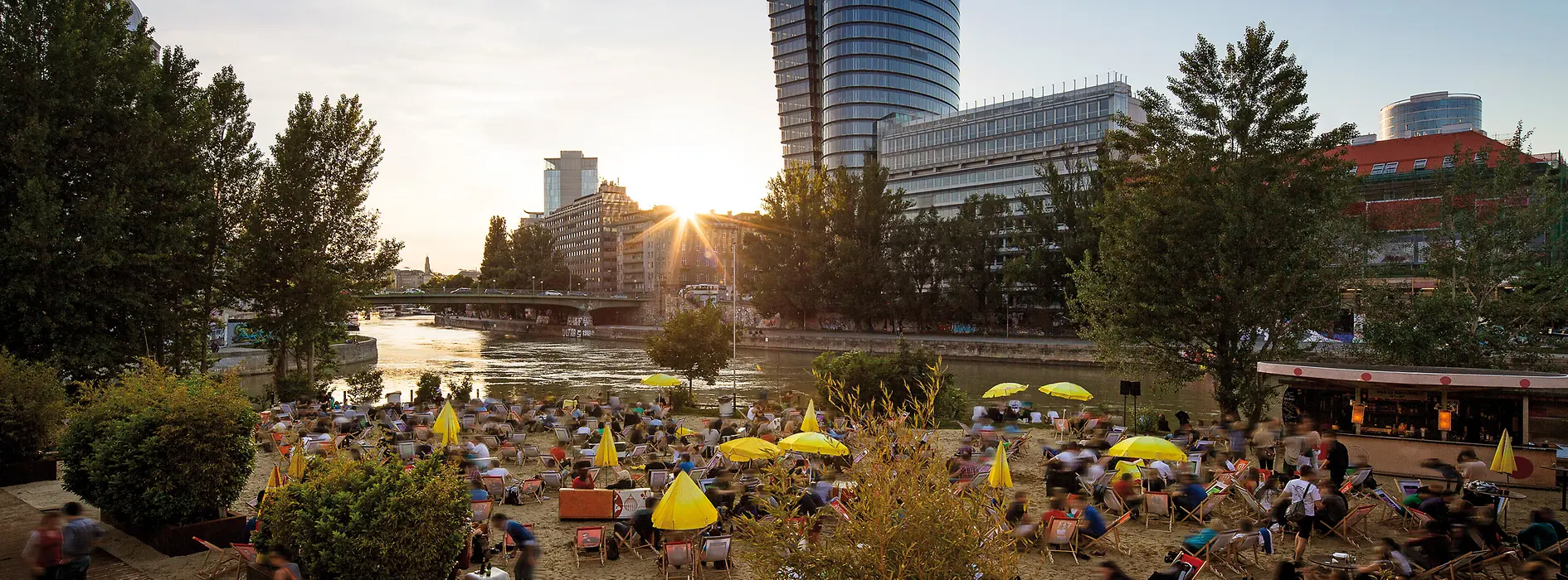 Strandbar Herrmann, Abendstimmung am Donaukanal 