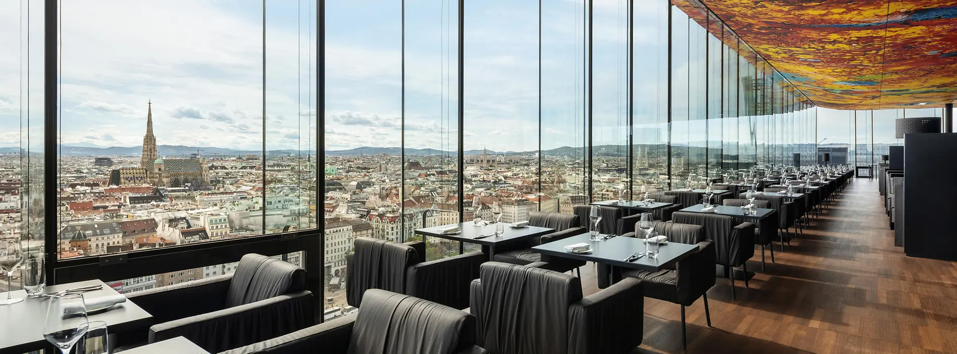 The Loft, restaurant with a view of Vienna by night