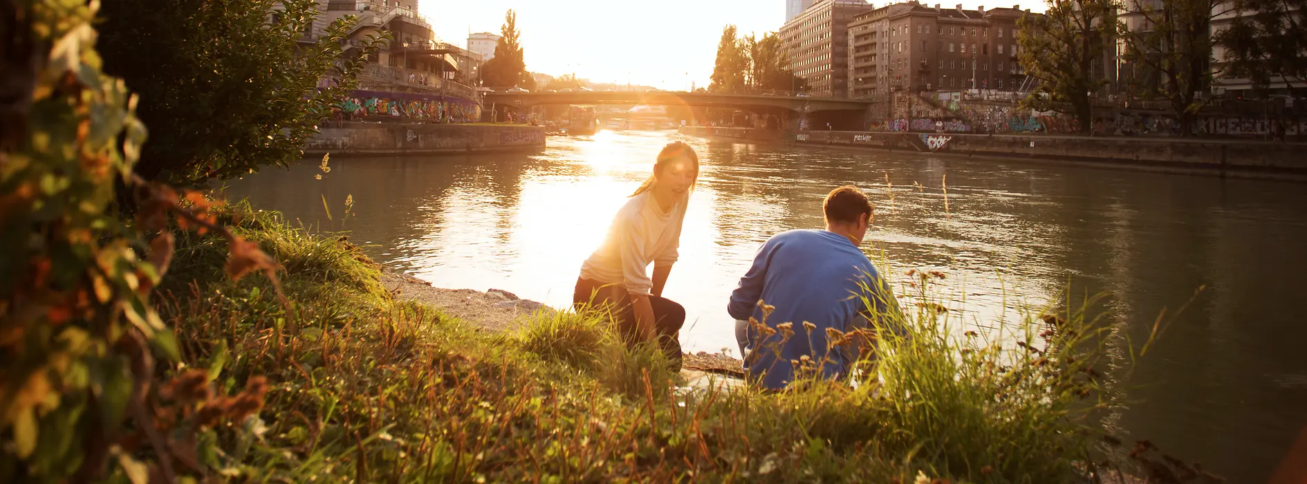 Cuplu la asfinţit pe Donaukanal