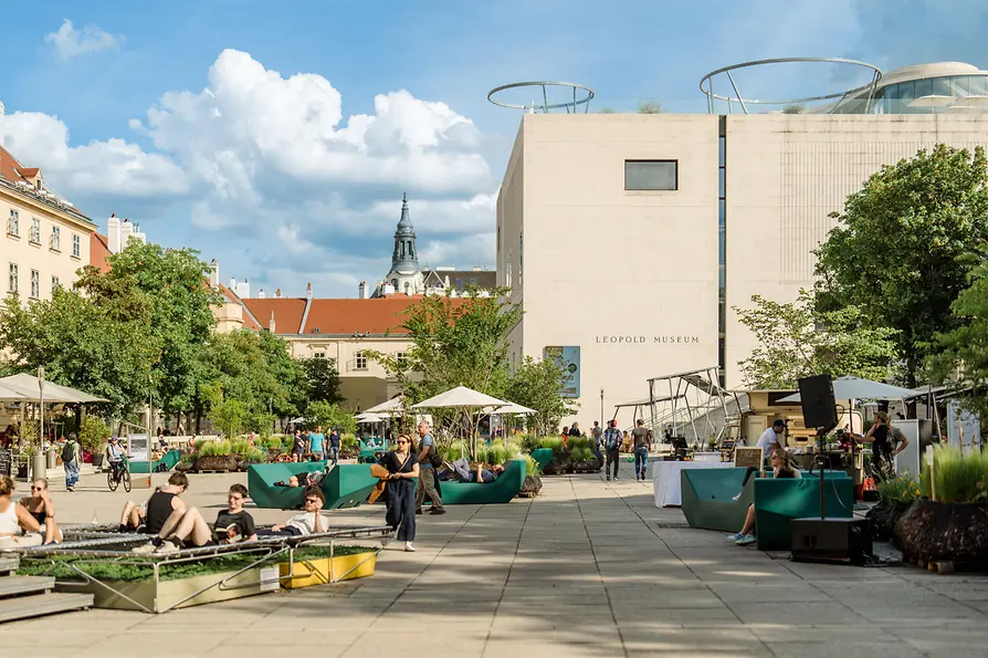 Mobilier de exterior în MuseumsQuartier din Viena