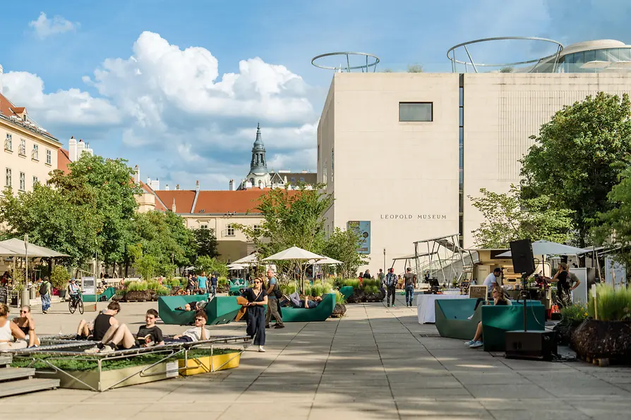 Outdoor-Möbel im MuseumsQuartier Wien