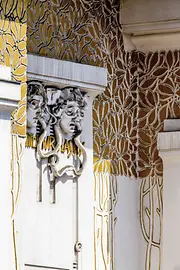 Schriftzug "Ver Sacrum" auf der Secession