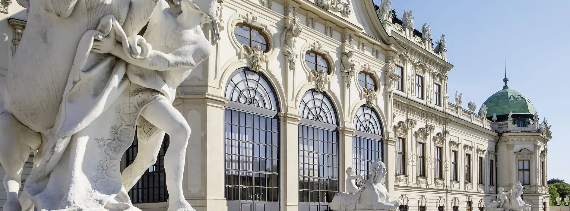 Exteriores del Belvedere con el parque