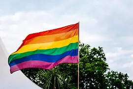 Bandiera arcobaleno alla Rainbow Parade 