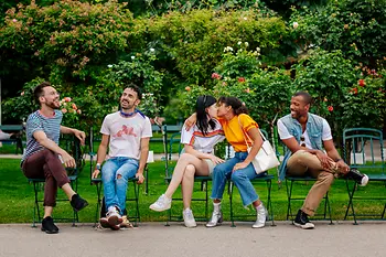 Přátelé homosexuální a lesbické orientace v městském parku Volksgarten 