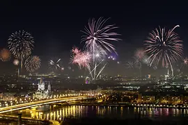 Новогодний фейерверк над Дунайским каналом 