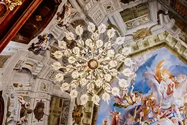 Górny Belweder, Sala marmurowa, freski sufitowe autorstwa Carlo Innocenzo Carlone, Marcantonio Chiarini i Gaetano Fanti