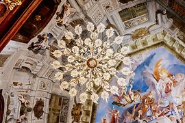 Horní Belveder, Mramorový sál, stropní freska Carla Innocenza Carloneho, Marcantonia Chiariniho a Gaetana Fantiho